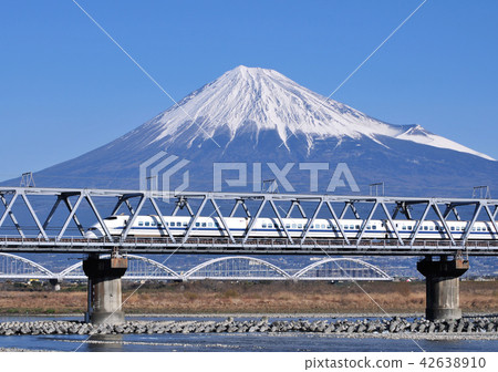 Fujikawa鐵橋和Shinkansen 300系列和富士山-5258 42638910
