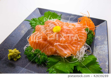 Assorted salmon sashimi Assorted salmon sashimi 42639289