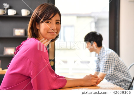 Cafe Young lady 42639306