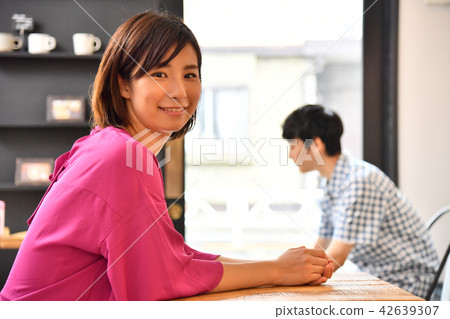 Cafe Young lady 42639307