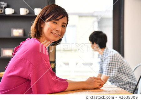 Cafe Young lady Cafe Young lady 42639309