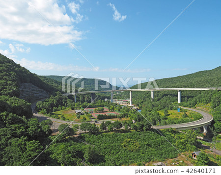 Summer sky loop bridge 42640171