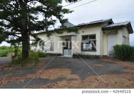 Shimotsutomi Station 42640528