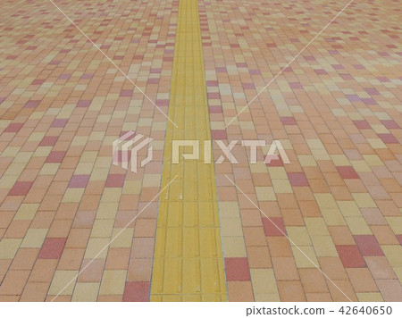 Interwocking construction sidewalk 42640650