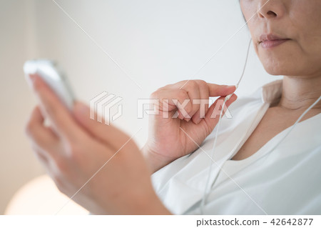 Female smartphone earphone 42642877