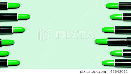 Background of green back with green lipstick on the left and right 42648011
