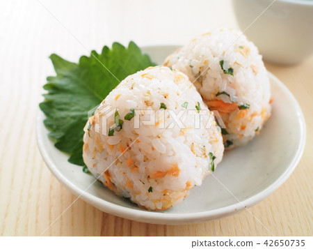 Garbage and green shiso mixed rice balls 42650735