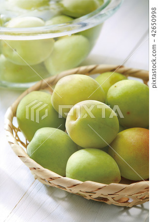 Plum image Plum image 42650998