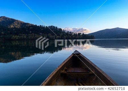 Hokkaido Tokachi Lake Lake Lake leaves leaves Canoeing Hokkaido Tokachi Lake Lake Lake leaves leaves Canoeing 42652718