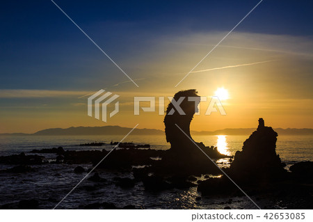 Futagoiwa sunset [Minamishimabara City, Nagasaki Prefecture] 42653085