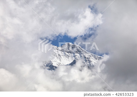 Jungfrau who appeared from the clouds 42653323