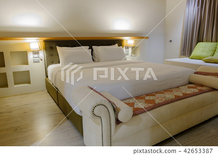 The bedroom was clean. Suitable for sleeping 42653387