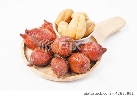 Salak Palm , waive or snake fruit in wooden dish. Salak Palm , waive or snake fruit in wooden dish. 42653991