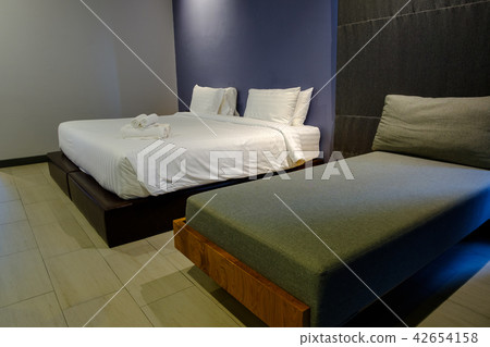 The bedroom was clean. Suitable for sleeping The bedroom was clean. Suitable for sleeping 42654158