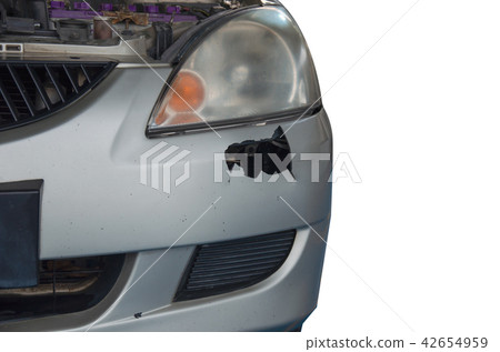 Front bumper broken Front bumper broken 42654959