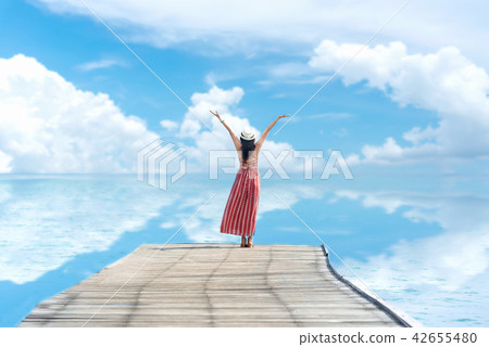 Summer Day. Smiling women relax  42655480