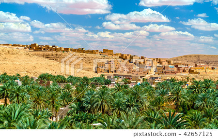 Ksar Bounoura, an old town in the M'Zab Valley in Algeria Ksar Bounoura, an old town in the M'Zab Valley in Algeria 42657125
