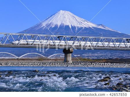 Tokaido Shinkansen and Mt. Fuji -5442 Tokaido Shinkansen and Mt. Fuji -5442 42657850