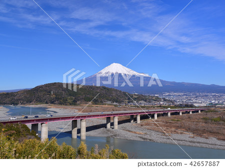 東名高速公路和富士山 - 6667 東名高速公路和富士山 - 6667 42657887