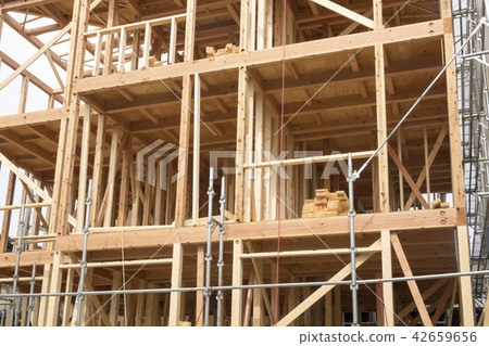 Three-story wooden house, on-site image 42659656