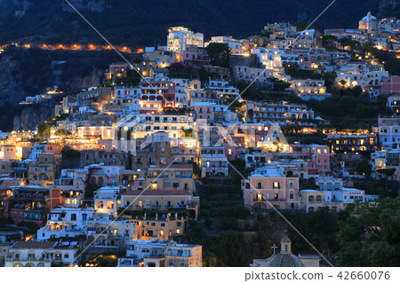 意大利，阿馬爾菲海岸，波西塔諾的夜景 42660076