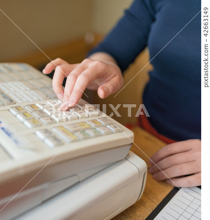 出納員 42663149