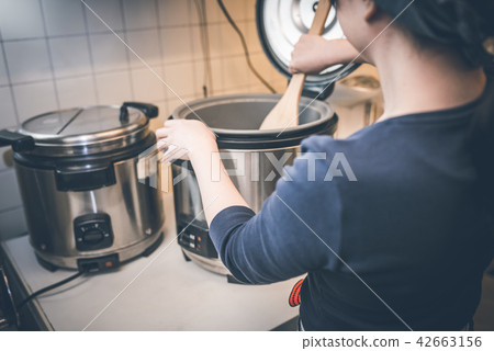 rice cooker rice cooker 42663156