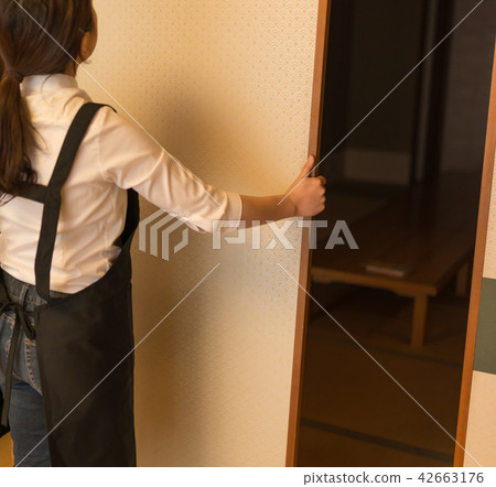 Tidying up Tidying up 42663176