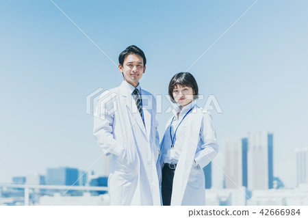 Male and female doctor with full confidence 42666984