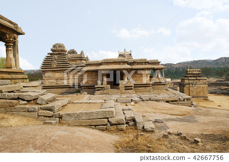 Shiva temple, Hemakuta Hill, Hampi, Karnataka Shiva temple, Hemakuta Hill, Hampi, Karnataka 42667756