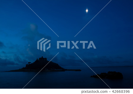 St. Michael's Mount and the coast in the moonlit night before dawn 42668396