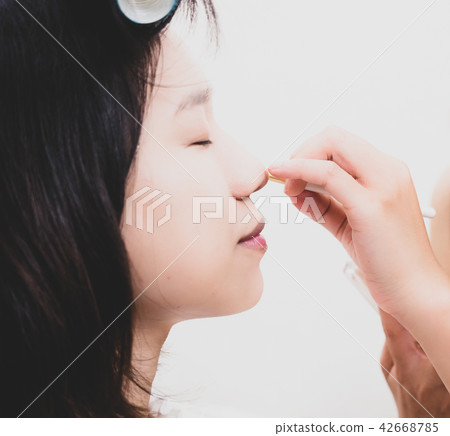 Young woman with makeup cosmetics 42668785