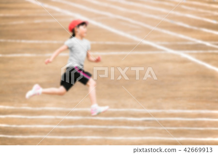 A scuffling athletic meet image (blur expression) 42669913