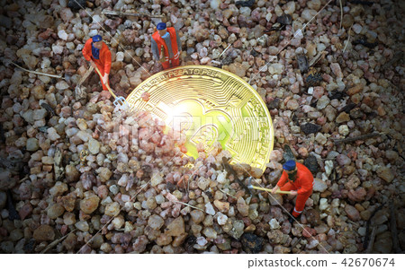 macro miner figurines digging ground  42670674