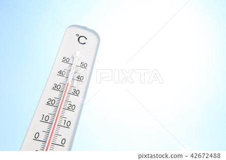 夏天的天空和溫度計中暑 夏天的天空和溫度計中暑 42672488