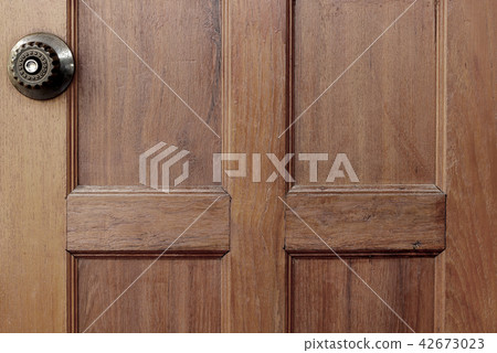 metal handle on old wooden door 42673023