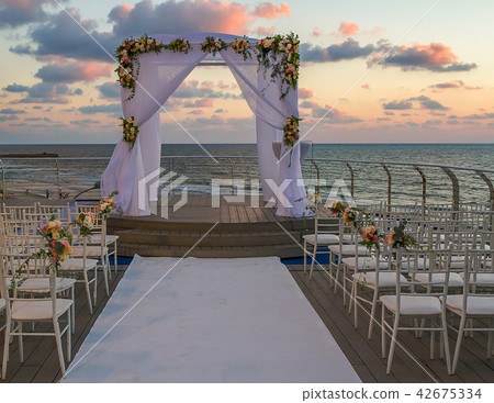 Jewish Hupa , wedding putdoor . Jewish Hupa , wedding putdoor . 42675334