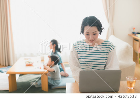Housewife, homemaker, housewife 42675538