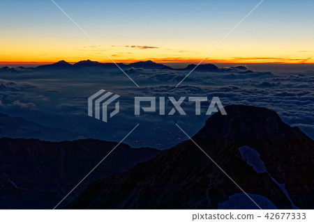 從鹿島Atsugatake看見的黎明天空和雲彩海 從鹿島Atsugatake看見的黎明天空和雲彩海 42677333
