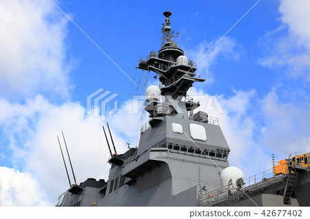 Escort ship 42677402