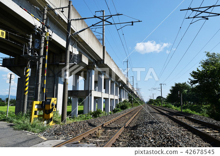 鐵路軌道和電梯 42678545