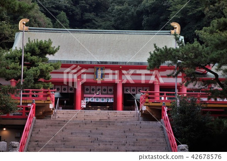 Akama Shrine, which enshrines Emperor Antoku in Shimonoseki City 42678576