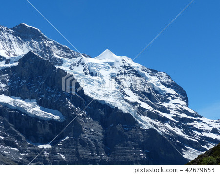 從遠足徑觀看從Mörnchen到Kleine Scheideg 42679653