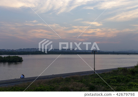 Hanam, North River, Atmosphere, Dinner, Couple Hanam, North River, Atmosphere, Dinner, Couple 42679798
