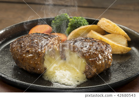 Cheese in hamburger steak 42680543