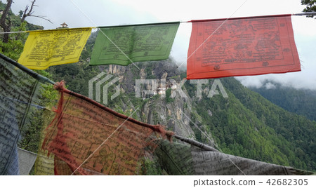Tibetan Buddhist praying flags on mountain Tibetan Buddhist praying flags on mountain 42682305