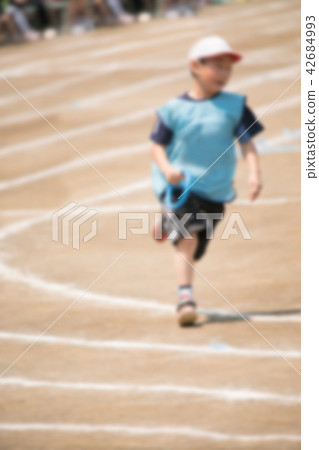 Sports race, relay sports festival image (blur expression) 42684993