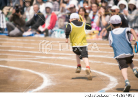 Sports race, relay sports festival image (blur expression) 42684998