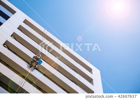 清潔建築物的外牆 清潔建築物的外牆 42687637