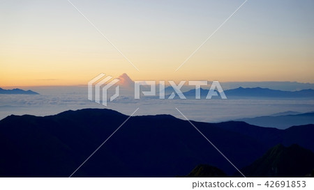 Mt. Fuji at the dawn seen from Yarugadake 42691853